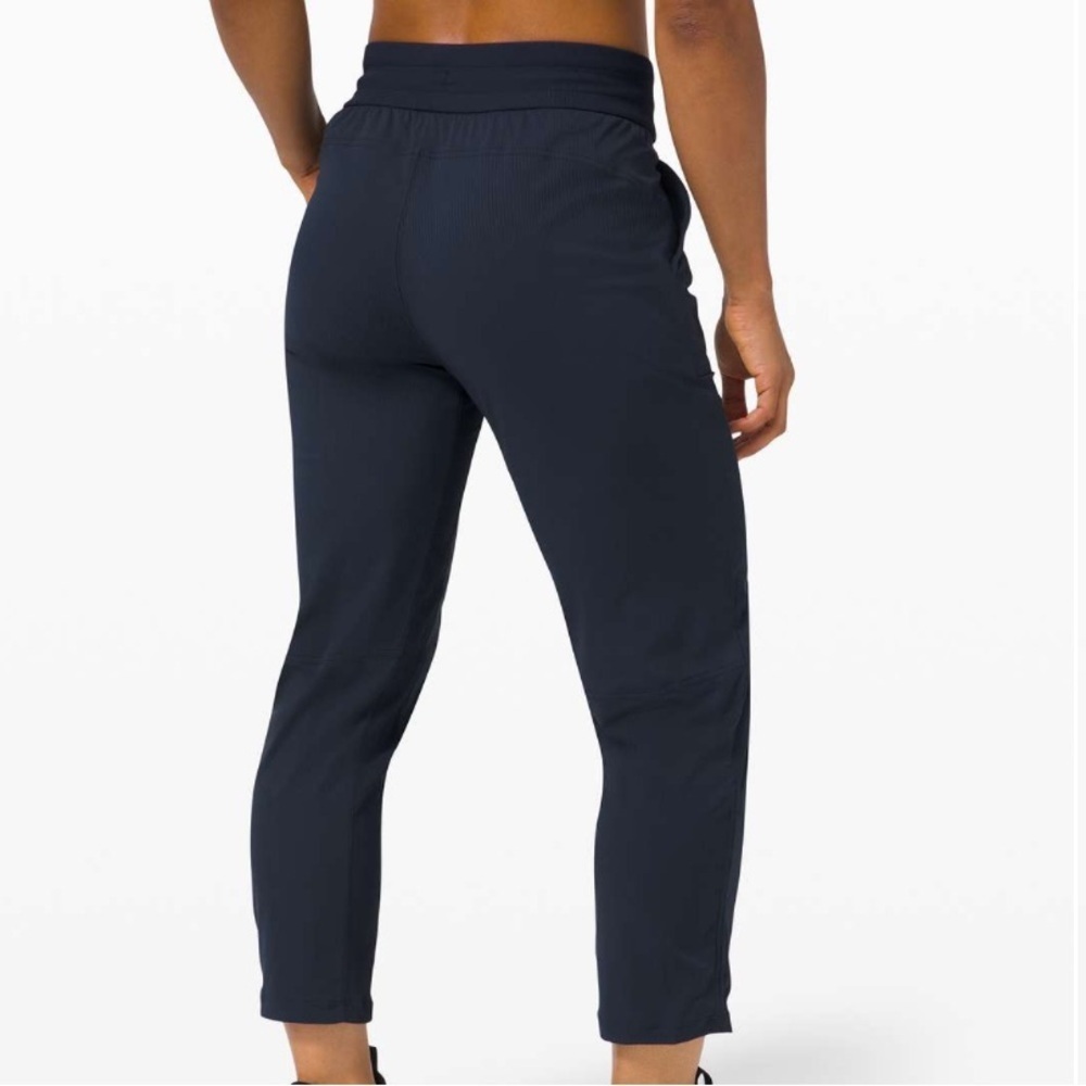 Lululemon Beyond the Studio Crop Size 10 - True Navy - Picture 2 of 5